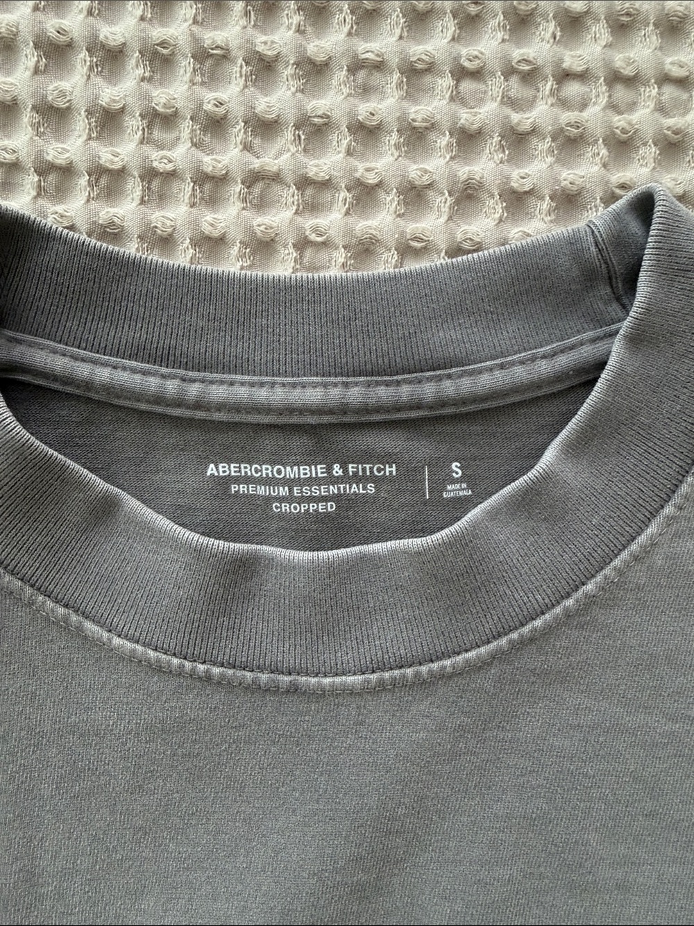 Abercrombie & Fitch Gray Crewneck Cropped Sweater
